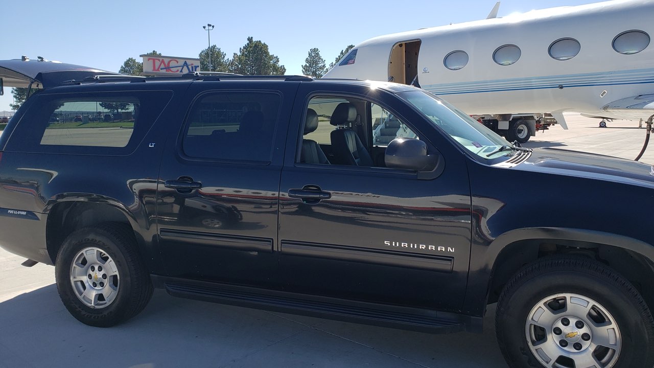 Private car service Centennial Airport, 007 Limo SUV waiting for a passenger in Centennial Airport