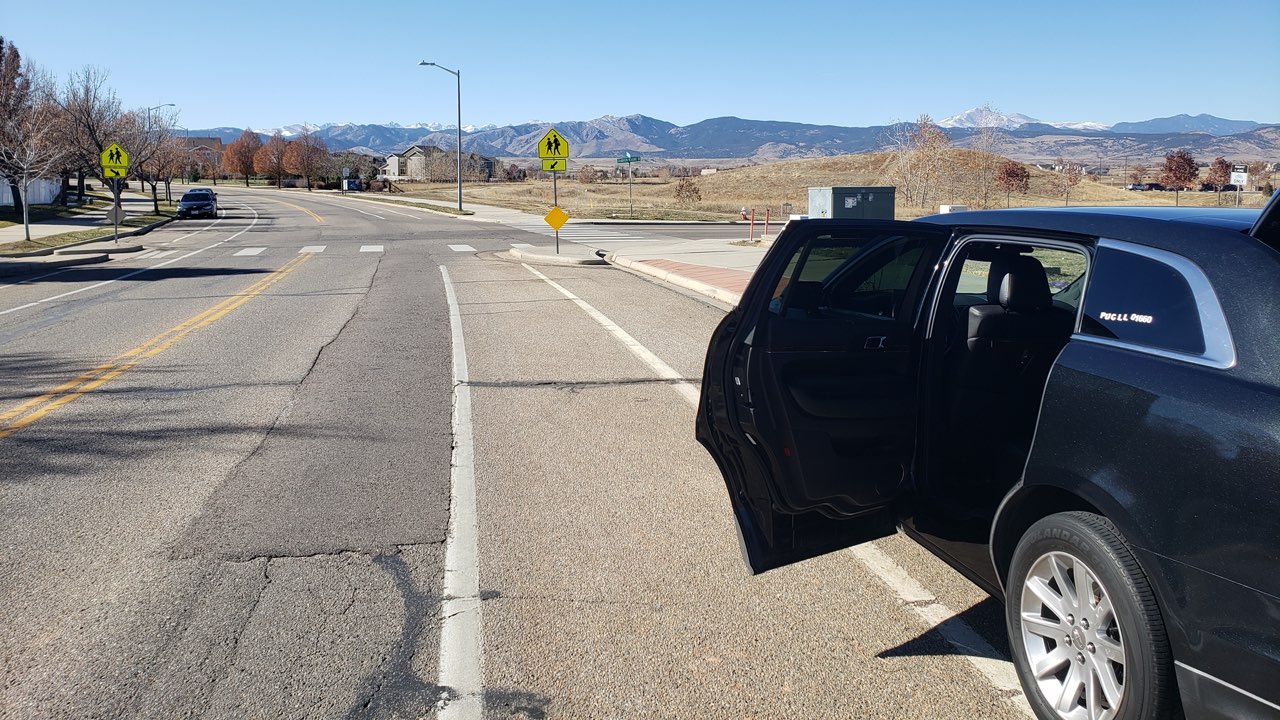 Longmont Colorado to Denver Airport Transportation 007 Airport Limo