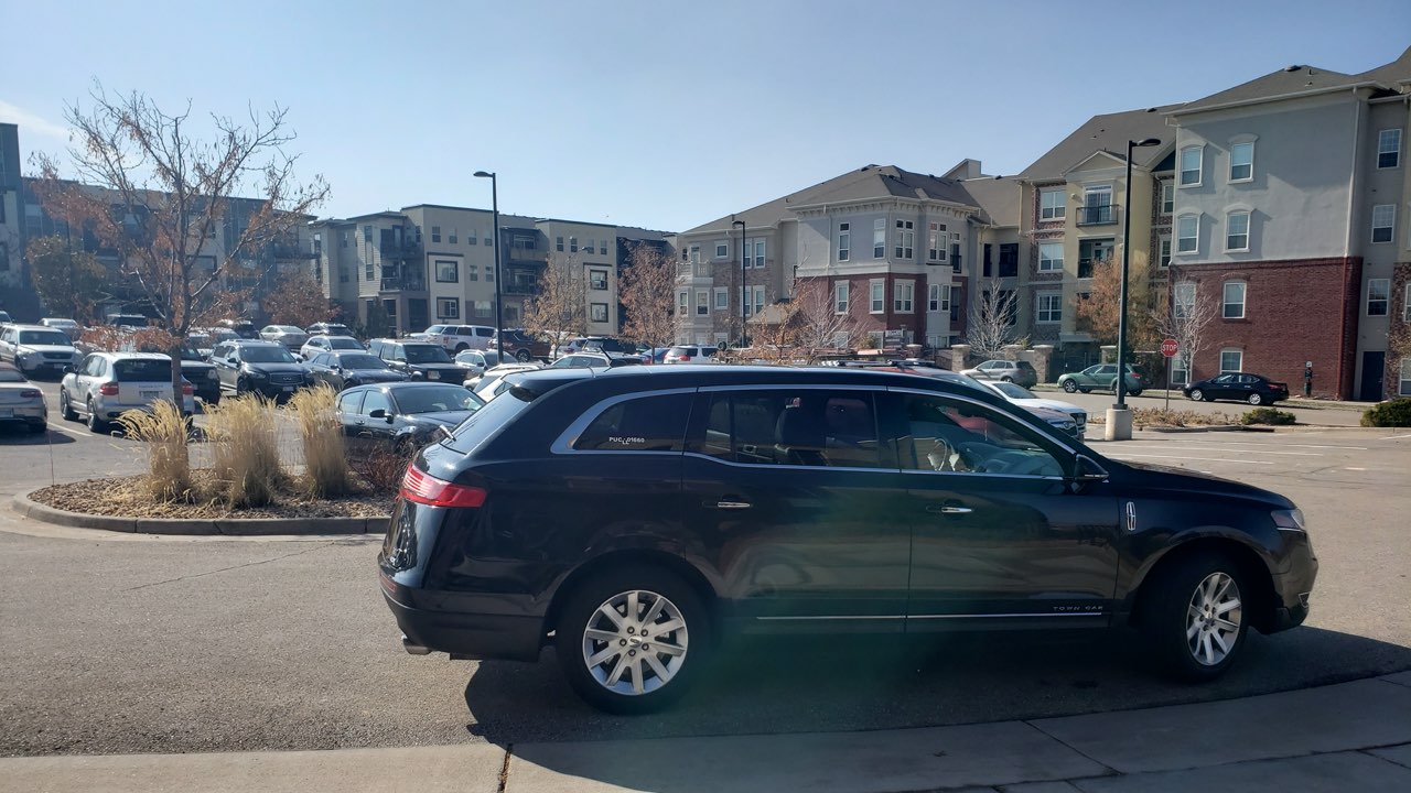 Lincoln town car ride from Denver International Airport to RidgeGate Lone Tree