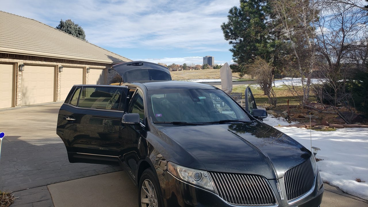 Lincoln town car pick up from Denver DTC