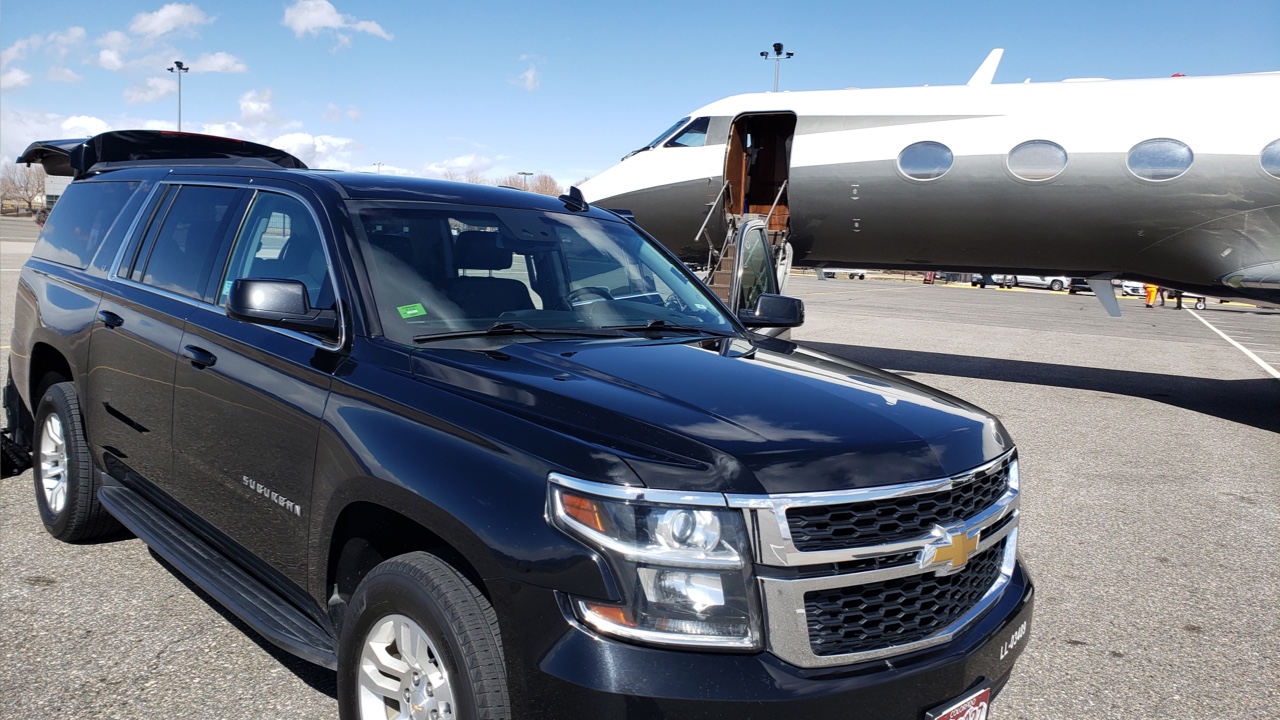 SUV picking up a ride at Centennial Airport