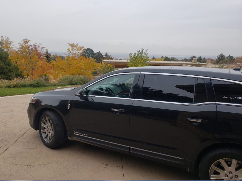Boulder private transportation to/from Denver Airport, black car, SUVs, shuttles