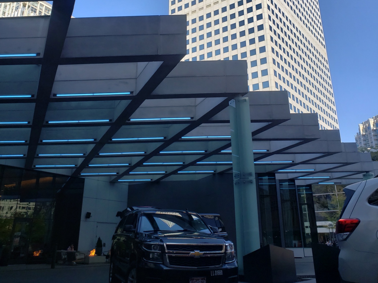picking up a customer from the Sheraton Denver Downtown Hotel for a ride to Denver Airport
